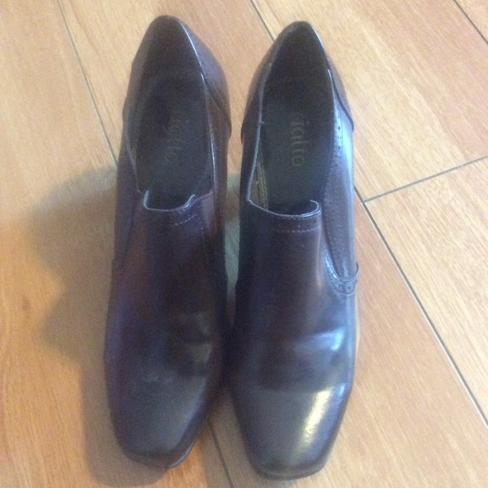 Vintage Heeled Loafers - Picture 7 of 8